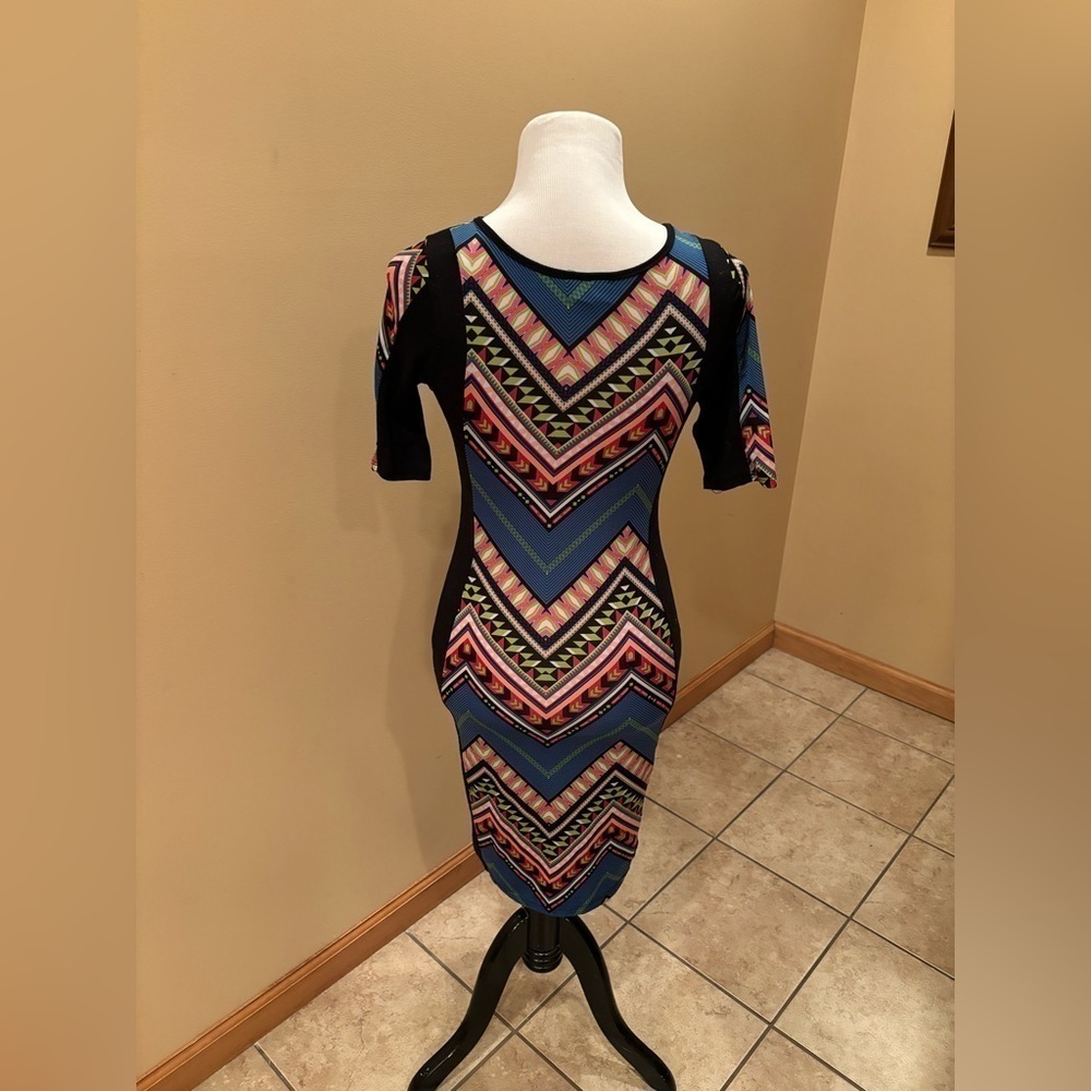Chelsey Body-Con Dress - Picture 2 of 3